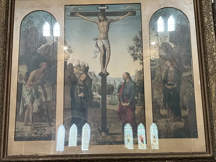 Painted scene of Christ on the cross inside St Thomas Church